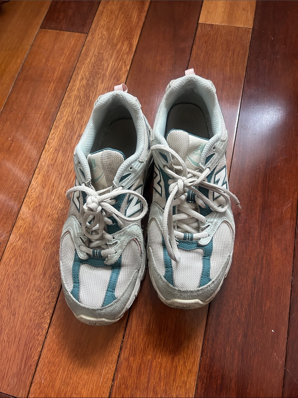 Women’s New Balance 530- Light Gray and Teal and pink